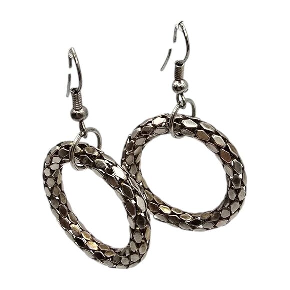 Pierced Hoop Earrings Dangle Scales Link Textured Silver Tone Round Shaped - Picture 5 of 5